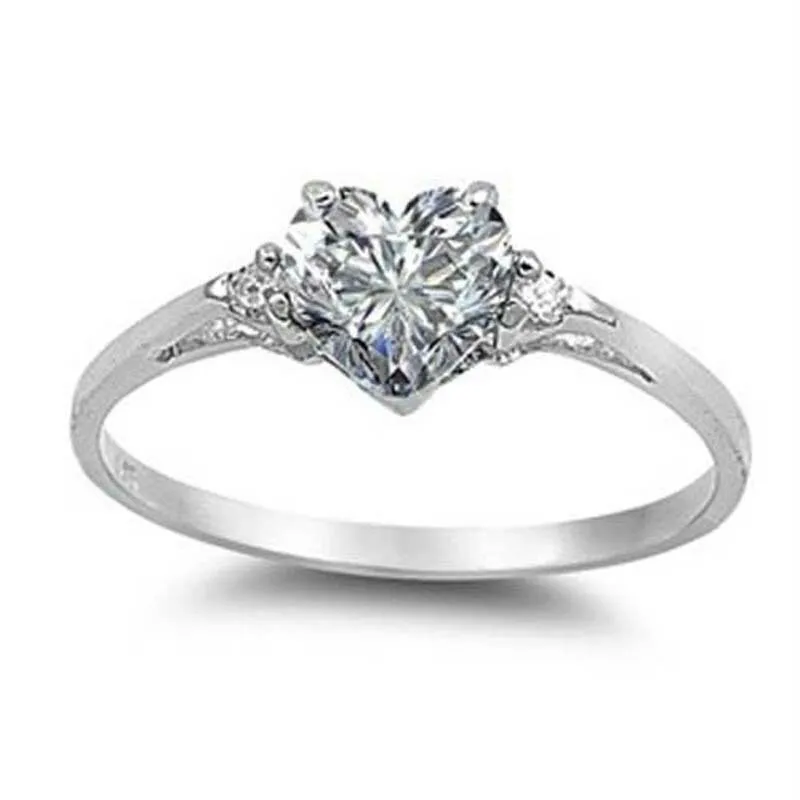 Ring inlaid heart-shaped zircon ring European and American fashion trend men and women ring ladies jewelry men gifts custom
Ring inlaid heart-shaped zircon ring European and American fashion trend men and women ring ladies jewelry men gifts custom