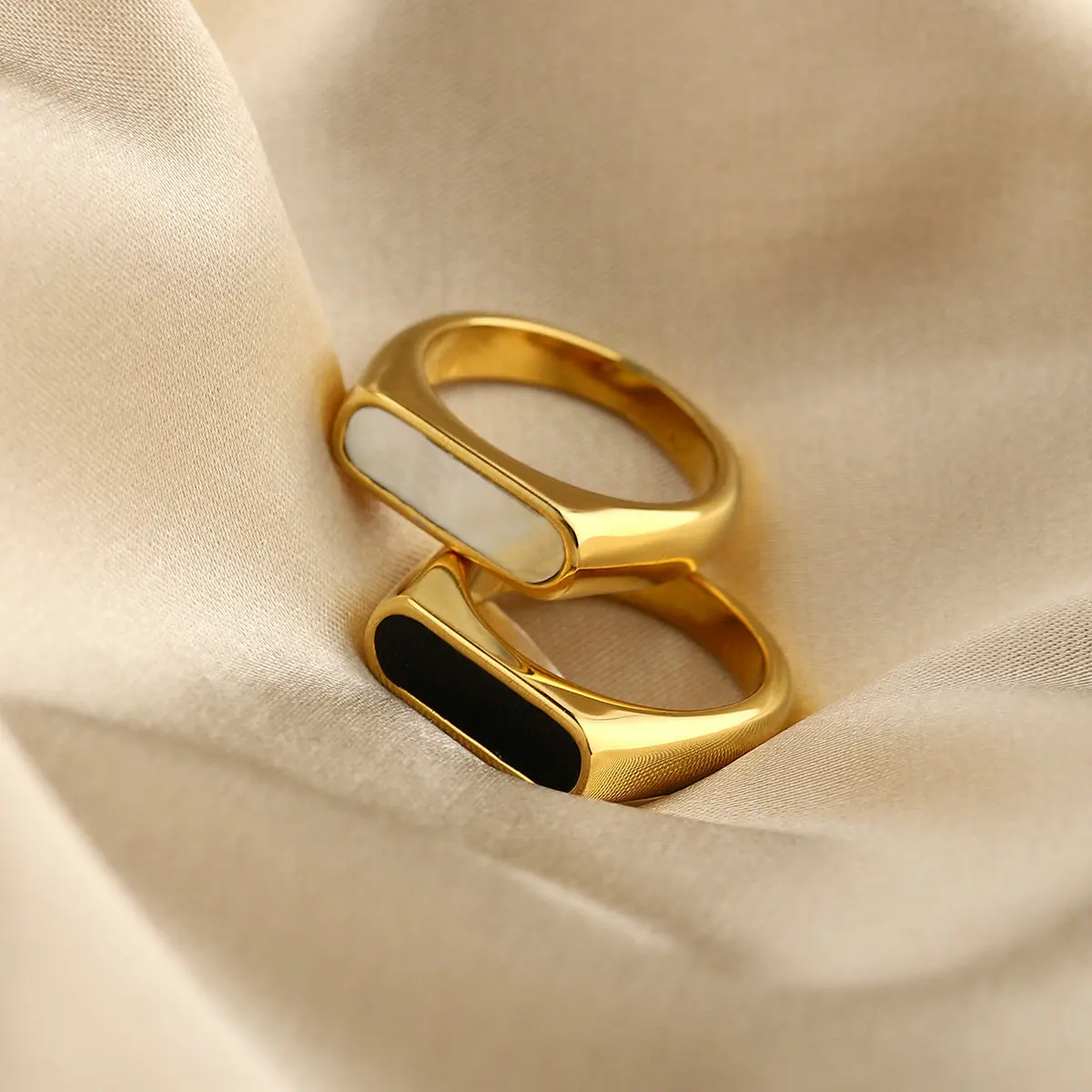 Custom 18k Gold Plated White Shell Finger Band Ring Chunky Stainless Steel Enamel Geometric Vintage Ring For Women Men
Custom 18k Gold Plated White Shell Finger Band Ring Chunky Stainless Steel Enamel Geometric Vintage Ring For Women Men