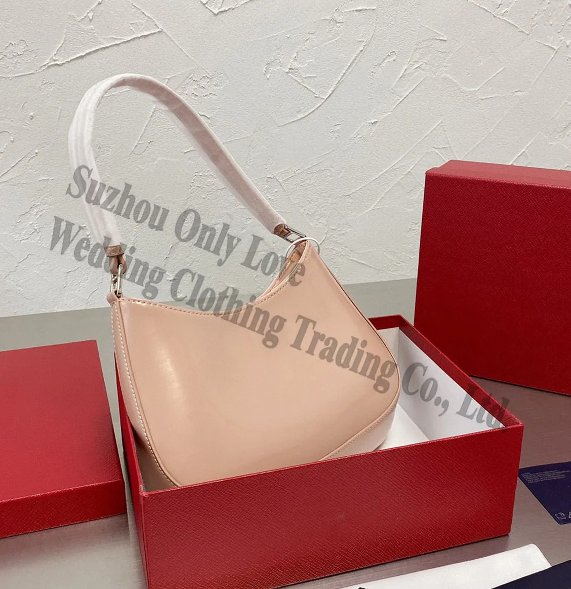 2021 free shipping Girl Fashion real Leather Pink Black Mint White Black Half Moon Hand bags ladies big shoulder cross body bag
2021 free shipping Girl Fashion real Leather Pink Black Mint White Black Half Moon Hand bags ladies big shoulder cross body bag