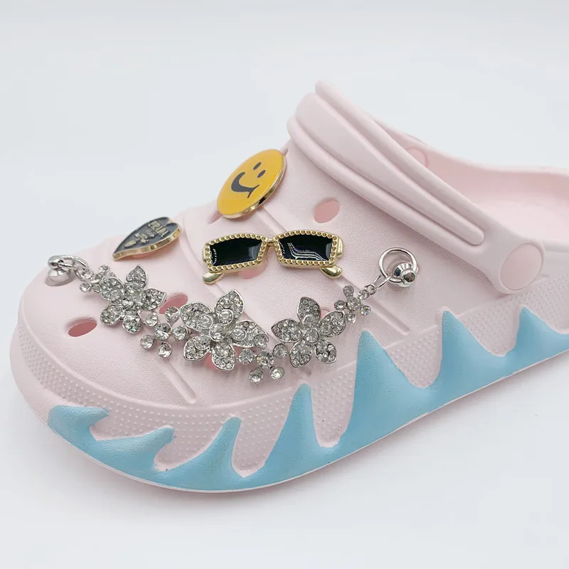 New Arrival Amazon Hotsale Metal Designer Shoe Chain Charms for Clog Sandals Shoe Decoration Lady Women
New Arrival Amazon Hotsale Metal Designer Shoe Chain Charms for Clog Sandals Shoe Decoration Lady Women