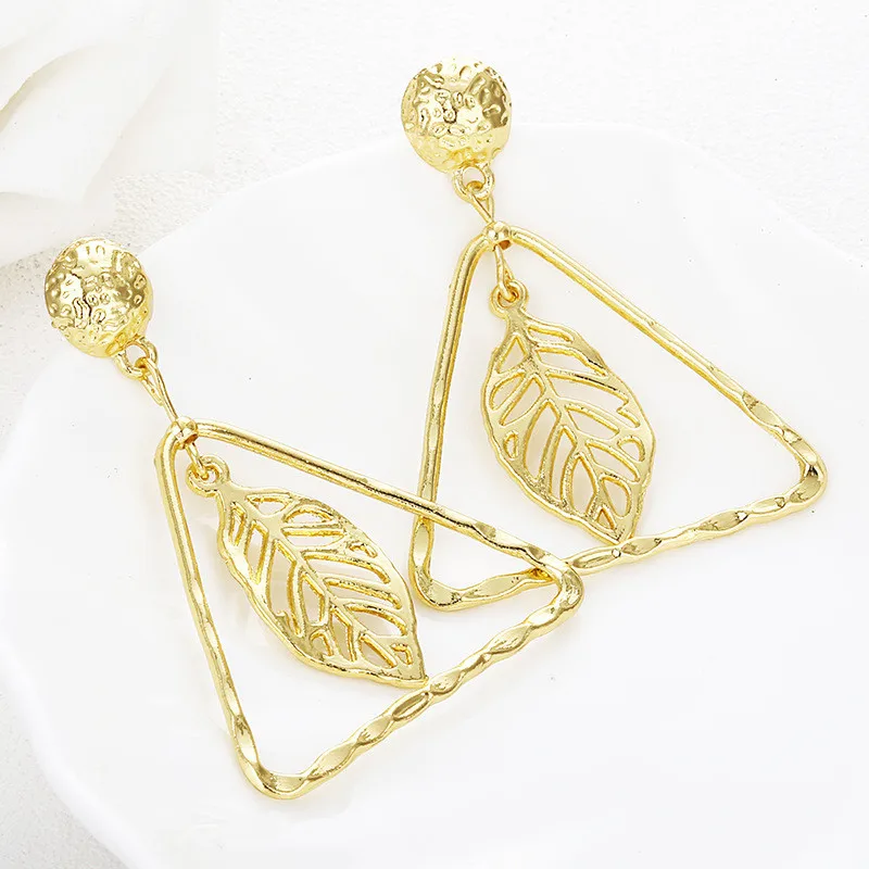 Hongtong Fashion Golden Hollow Triangle Shaped Drop Earrings Women Bohemian Personality Leaf Earring, Picture
Hongtong Fashion Golden Hollow Triangle Shaped Drop Earrings Women Bohemian Personality Leaf Earring, Picture
