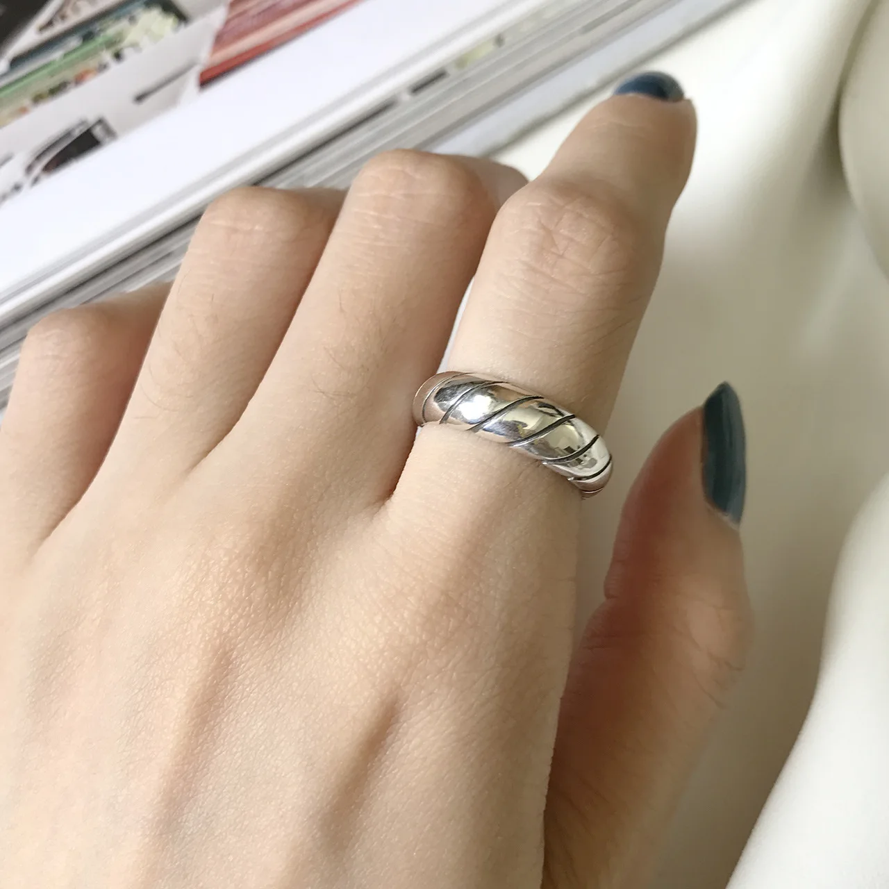 S925 Thailand Sterling Silver Rings Low Price Simple Retro Opening Croissant RingJewelry For Ladies, Silver/gold
S925 Thailand Sterling Silver Rings Low Price Simple Retro Opening Croissant RingJewelry For Ladies, Silver/gold