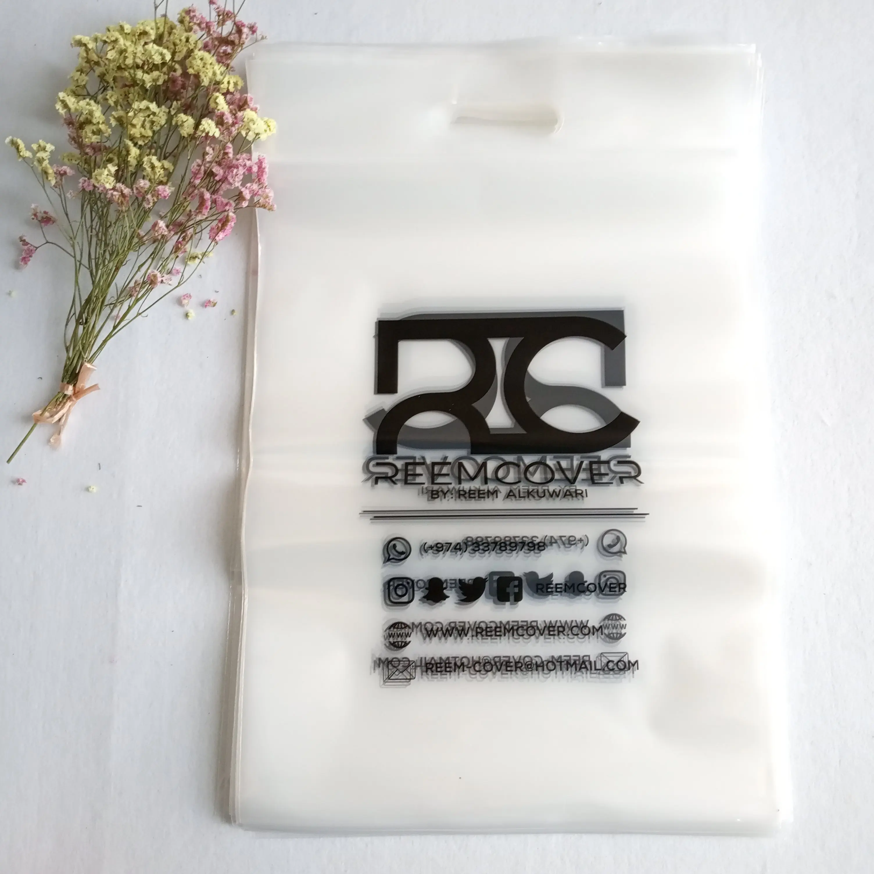Custom Logo Frosted Zip Lock PVC Durable Plastic Packaging Bag Swimwear Clothing Plastic Bag Zipper Bag
Custom Logo Frosted Zip Lock PVC Durable Plastic Packaging Bag Swimwear Clothing Plastic Bag Zipper Bag