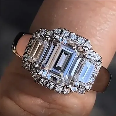 Euramerican Style Luxury Square Zircon Ladies Rings With Rhinestone Simple Trendy Women Rings Banquet Party Jewelry Bague Femme
Euramerican Style Luxury Square Zircon Ladies Rings With Rhinestone Simple Trendy Women Rings Banquet Party Jewelry Bague Femme