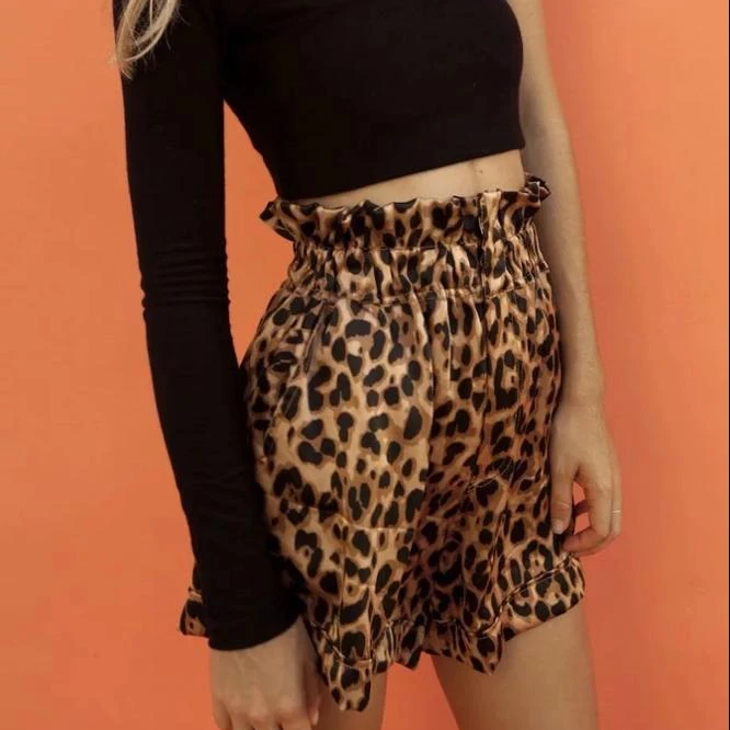 2019 European and American hot sale pant women's elastic high waist leopard print shorts satin bud casual bottom
2019 European and American hot sale pant women's elastic high waist leopard print shorts satin bud casual bottom