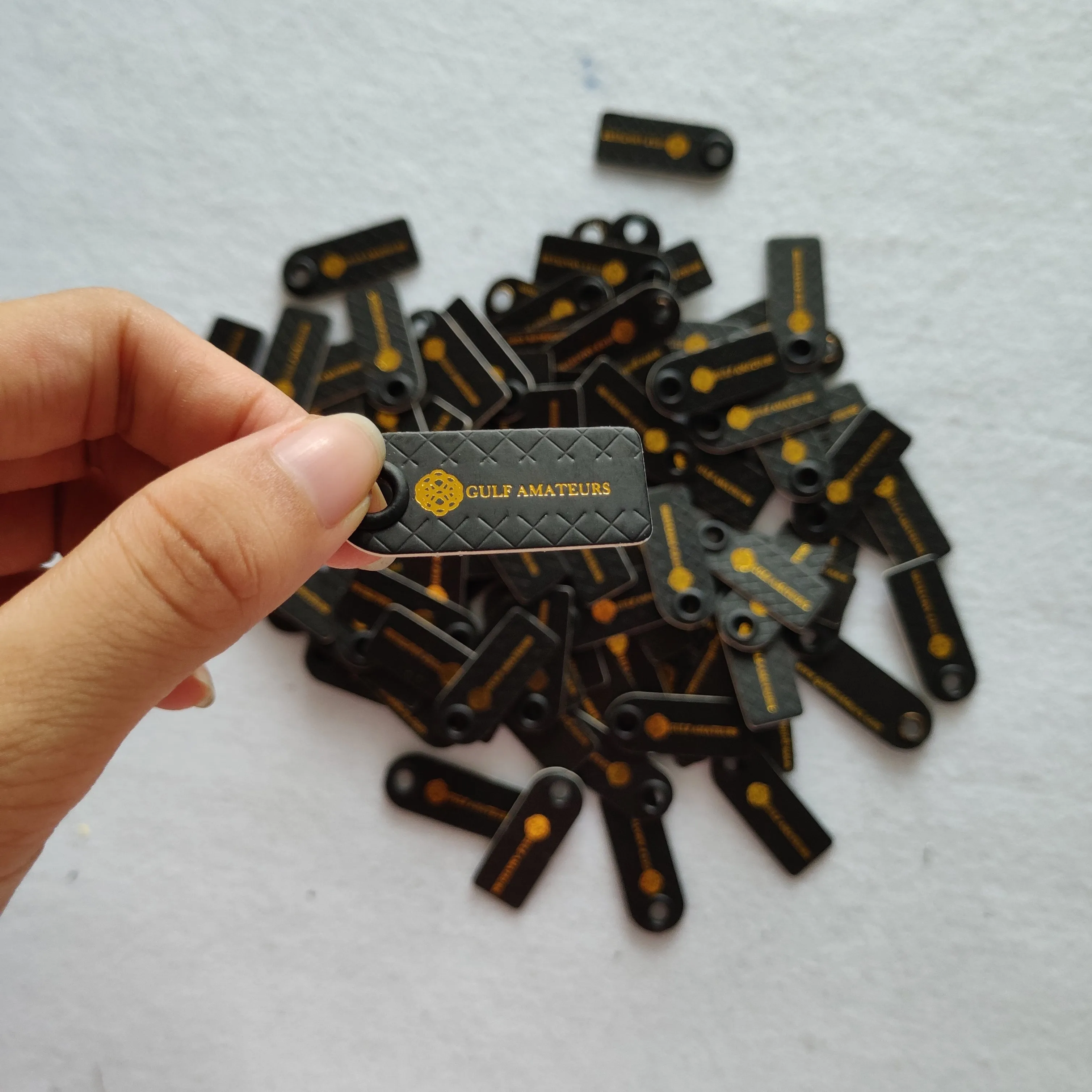 Customized cheaper small size embossed hot stamping gold jewellery tag with eyelet, Cmyk
Customized cheaper small size embossed hot stamping gold jewellery tag with eyelet, Cmyk