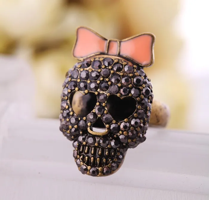 jz0056 European and American Gothic Vintage Gold Plated Pink Bowknot Crystal Hollow Eye Skull Ring
jz0056 European and American Gothic Vintage Gold Plated Pink Bowknot Crystal Hollow Eye Skull Ring