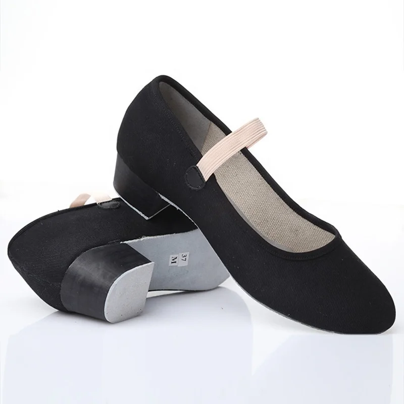 New women's style with soft bottom Latin dance shoes adult friendship modern waltz dance shoes square dance
New women's style with soft bottom Latin dance shoes adult friendship modern waltz dance shoes square dance