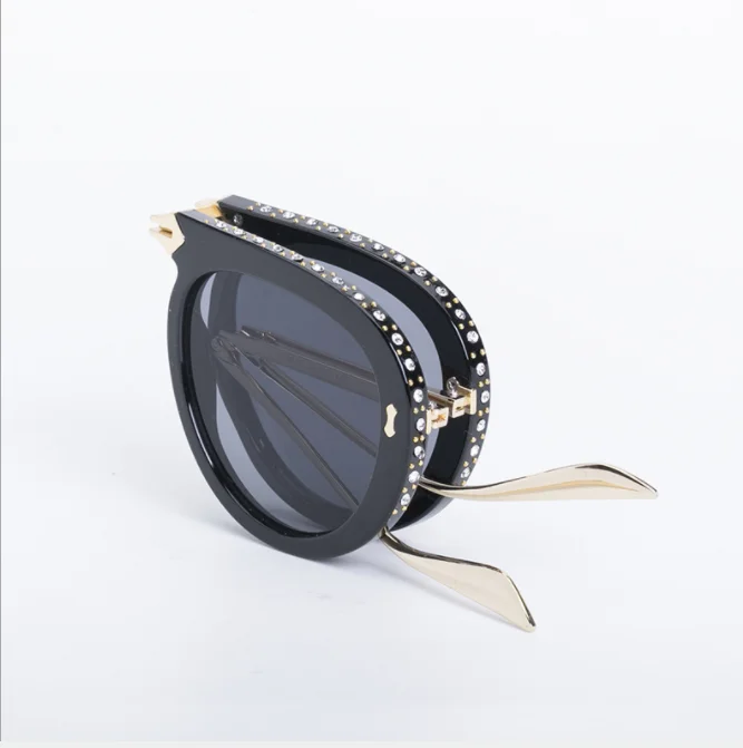 2019 ins super fashion high quality diamond rhinestone folding sunglasses women, As samples
2019 ins super fashion high quality diamond rhinestone folding sunglasses women, As samples