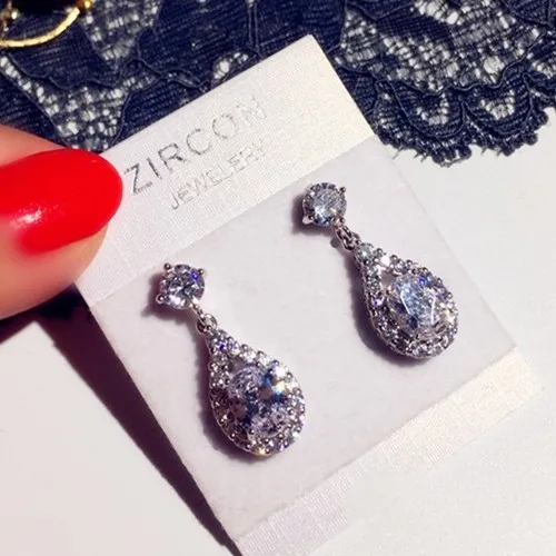 European Fashion Water Drop Shape Earrings for Women Elegant Micro-set Zircon Dangle Earrings Banquet Party Bridal Jewelry Gifts
European Fashion Water Drop Shape Earrings for Women Elegant Micro-set Zircon Dangle Earrings Banquet Party Bridal Jewelry Gifts