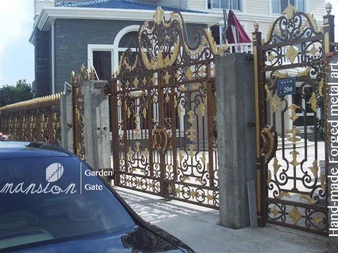 Hand-made Galvanized Forged Metal Gate for Farm, Garden, Villa