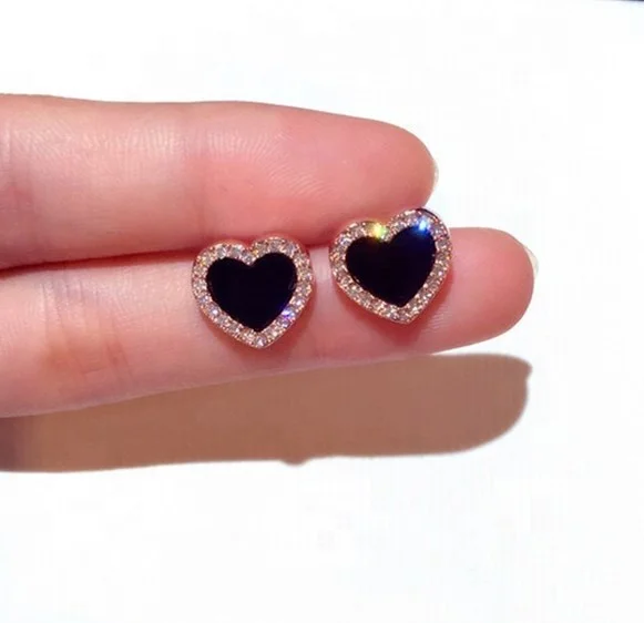 Top Fashion Gold Anti-Allergy Earrings Women Elegant Stud Earrings Full Crystal Black Heart Shape Earrings For Female
Top Fashion Gold Anti-Allergy Earrings Women Elegant Stud Earrings Full Crystal Black Heart Shape Earrings For Female