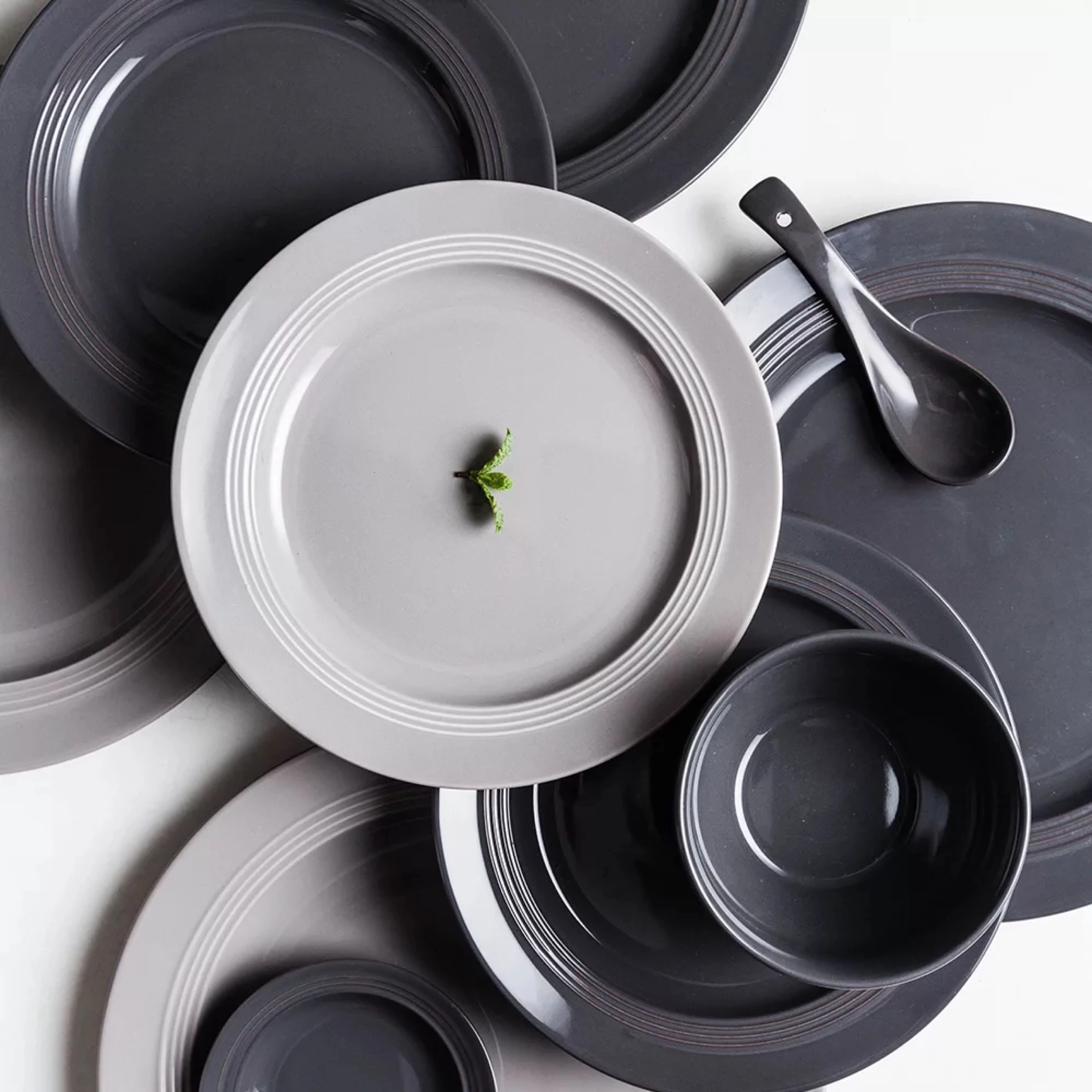 Light grey custom make your own japanese style fine porcelain nordic dinner plate for hotel