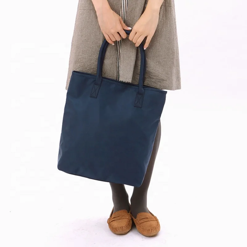 Low MOQ navy blue white black casual tote bag polyester nylon tote handbag 
Low MOQ navy blue white black casual tote bag polyester nylon tote handbag