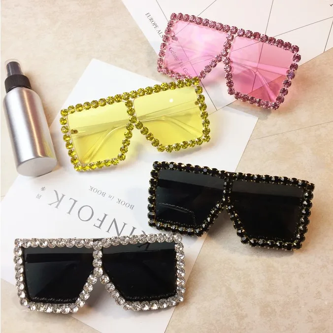 Europeans and Americans exaggerate heavy metal fashion full-frame water drill Color Lens Sunglasses
Europeans and Americans exaggerate heavy metal fashion full-frame water drill Color Lens Sunglasses