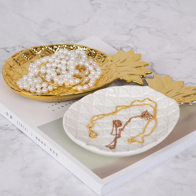 Home decoration Gold Nordic ceramic pineapple storage tray Plating jewellery tray, Gold/white
Home decoration Gold Nordic ceramic pineapple storage tray Plating jewellery tray, Gold/white