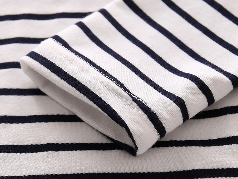 4477837360_2045635855