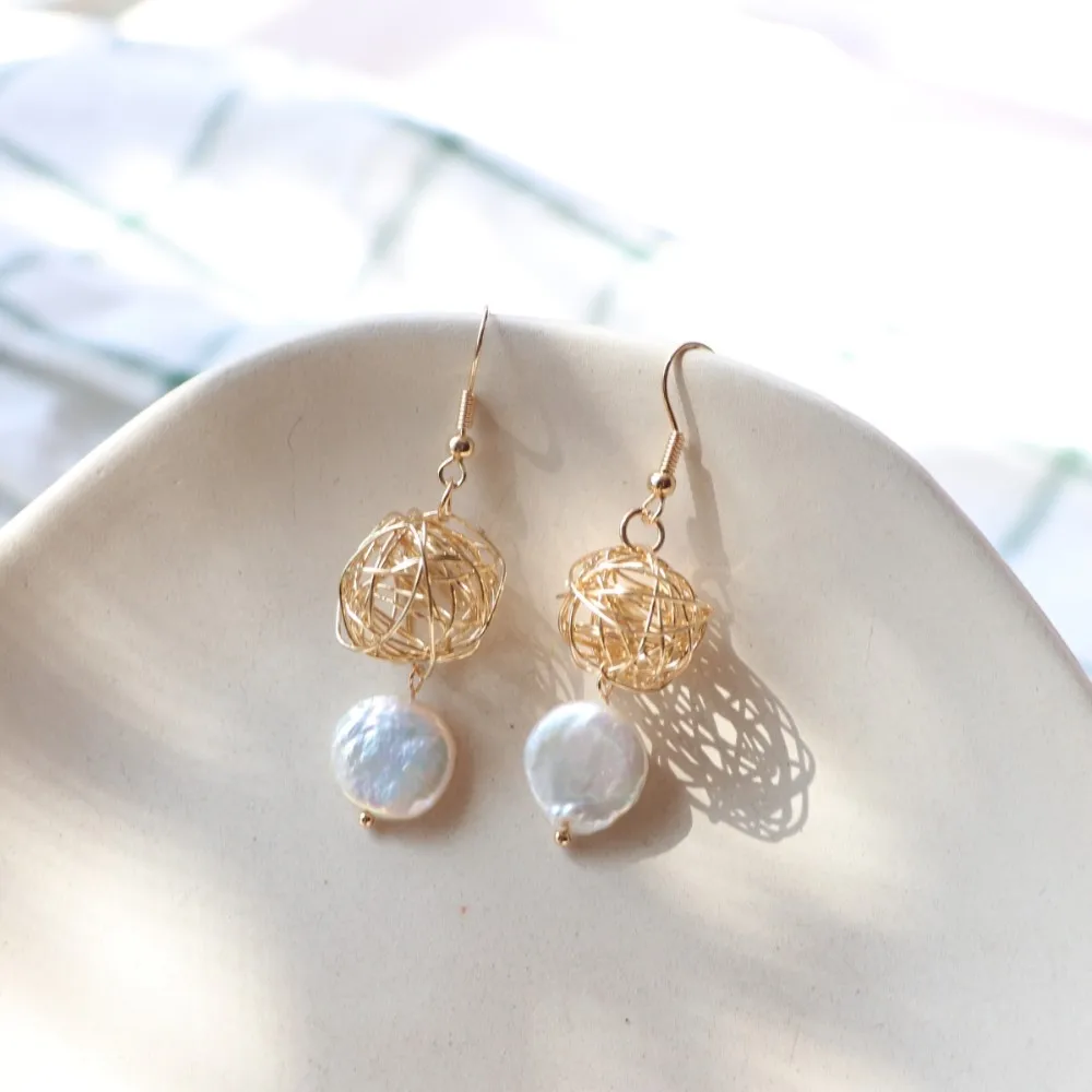 JUHU Wholesale female gold plated pearl earrings 2019 ball shaped geometric drop earrings
JUHU Wholesale female gold plated pearl earrings 2019 ball shaped geometric drop earrings