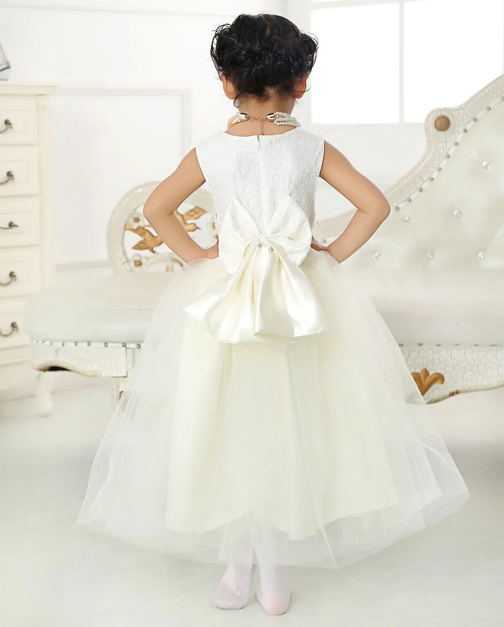 flower girl lace dress .jpg
