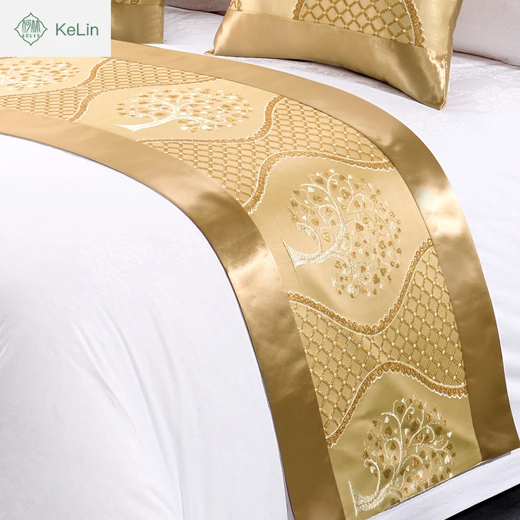 bed runner and decor cushion set