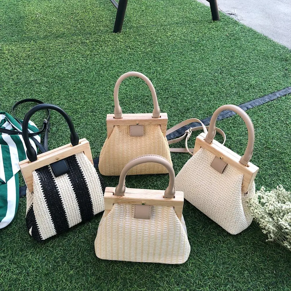 Retro Woven Straw Wooden Top Handle Clip Buckle Women Shoulder Messenger Bag Clutch Purse Bolso femenino Lady Handbag
Retro Woven Straw Wooden Top Handle Clip Buckle Women Shoulder Messenger Bag Clutch Purse Bolso femenino Lady Handbag