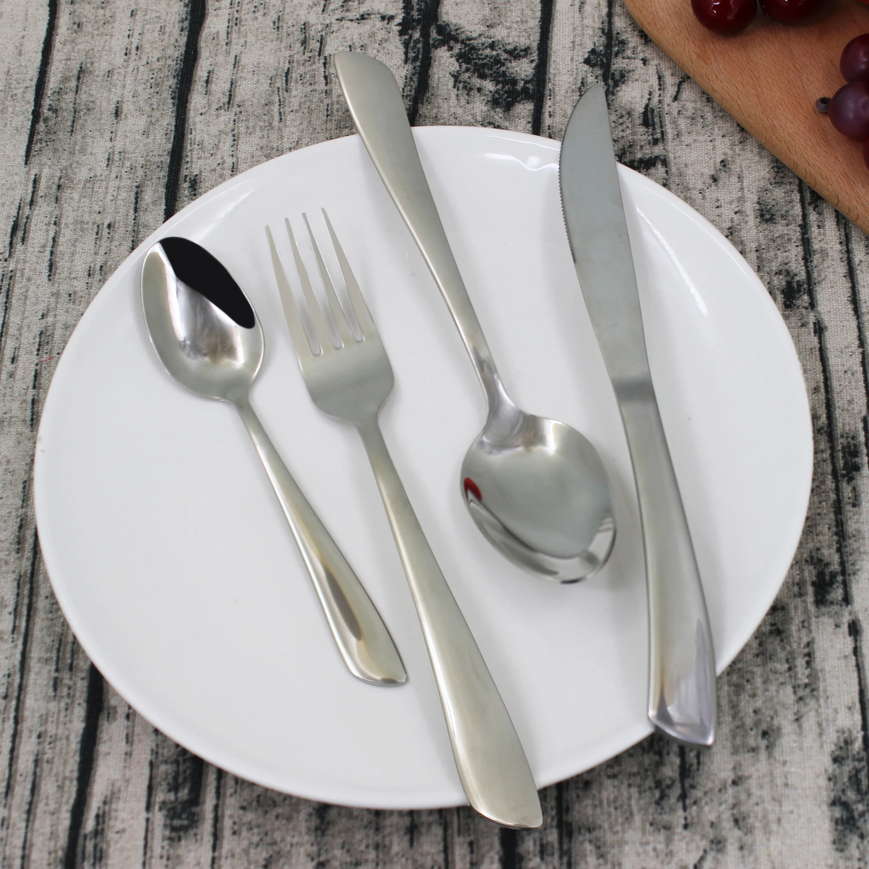 Stainless steel restaurant luxury silverware 16 pcs flatware set 201 stainless steel cutlery, Customized
Stainless steel restaurant luxury silverware 16 pcs flatware set 201 stainless steel cutlery, Customized