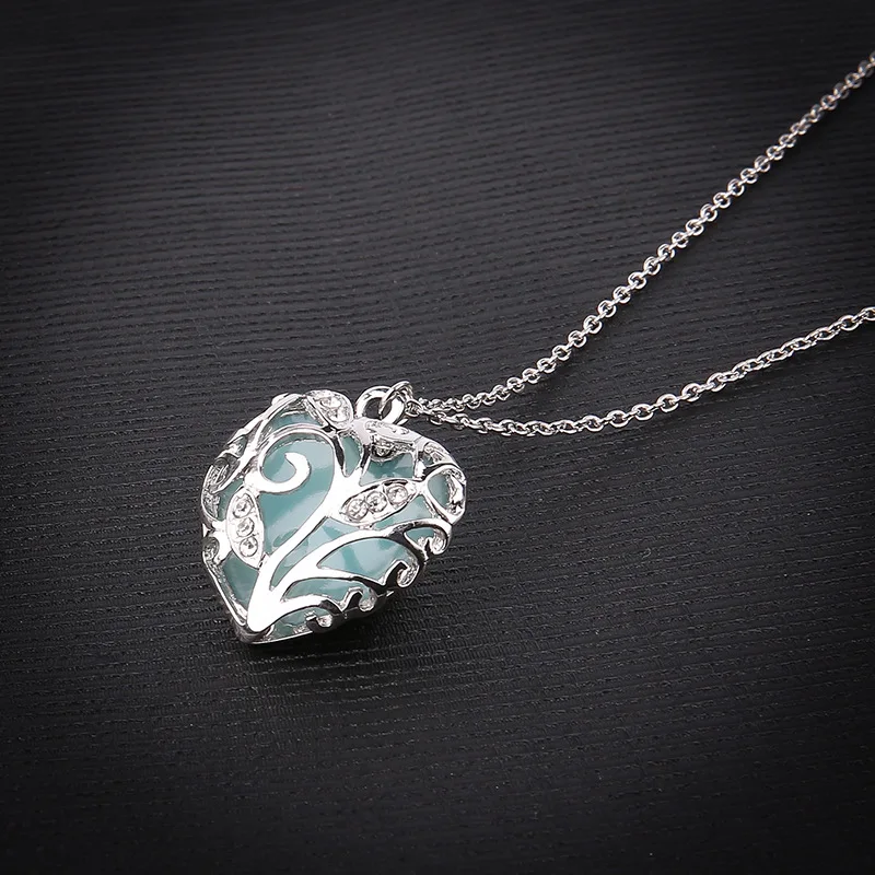 New hollow heart-shaped glow in the dark necklace jewelry for women, Blue/purple/orange/green
New hollow heart-shaped glow in the dark necklace jewelry for women, Blue/purple/orange/green