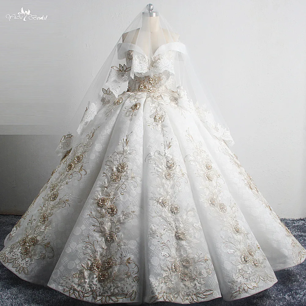 RSW1501 Off Shoulder Big Pleats Lace Gold Wedding Gown Color Pictures Wedding Dress Turkey
RSW1501 Off Shoulder Big Pleats Lace Gold Wedding Gown Color Pictures Wedding Dress Turkey