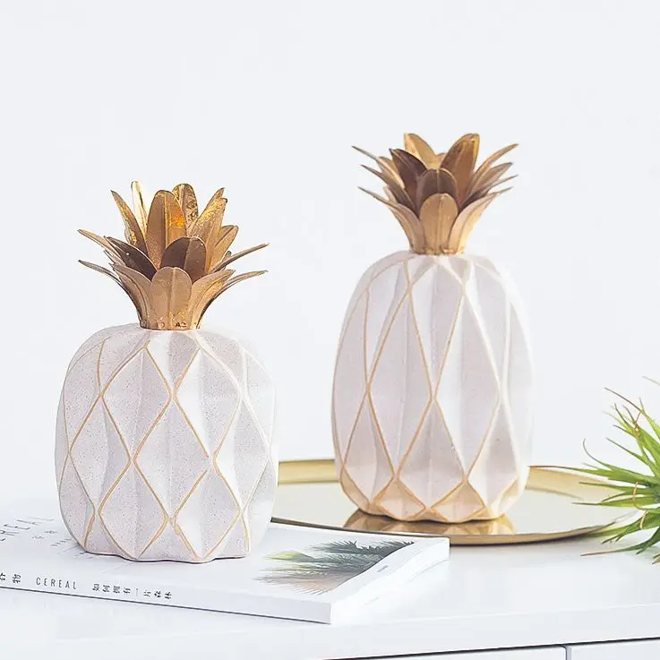 Nordic electroplated golden pineapple Simple modern restaurant porch fruit ornaments ceramic crafts
Nordic electroplated golden pineapple Simple modern restaurant porch fruit ornaments ceramic crafts