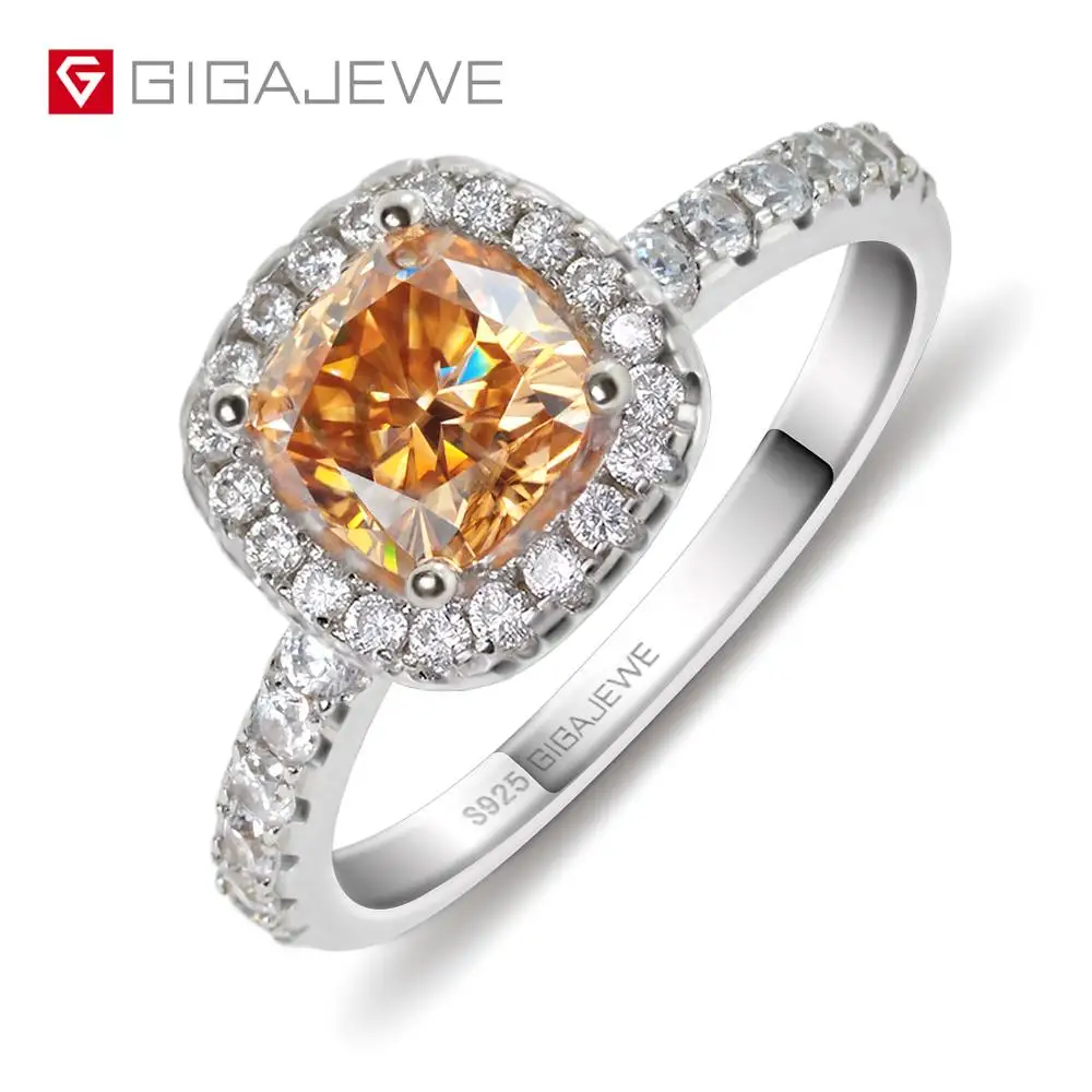 6*6mm 1.0ct Cushion Cut Moissanite Ring Gold color 925 Silver Engagement Ring With side 30 Pieces Zircon
6*6mm 1.0ct Cushion Cut Moissanite Ring Gold color 925 Silver Engagement Ring With side 30 Pieces Zircon