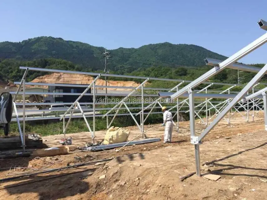 Sistema di montaggio solare per fondazioni a vite a terra