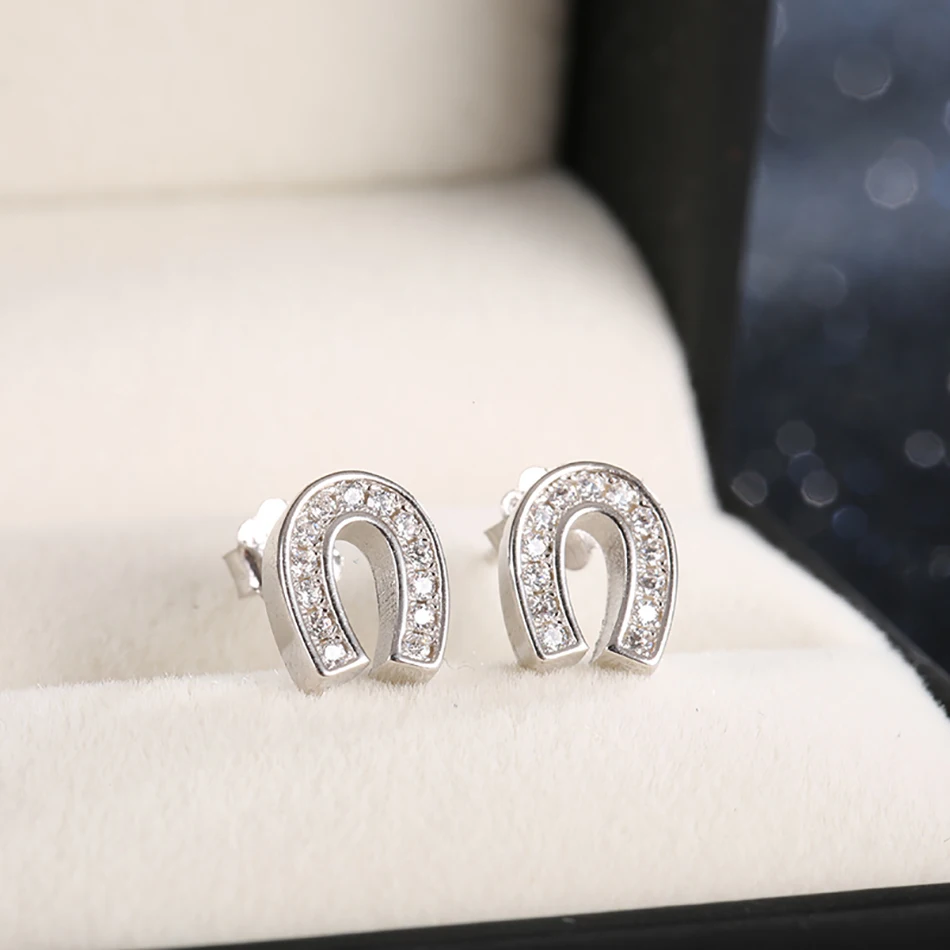 Luxury Paved Cubic Zircon 925 Sterling Silver Earrings U Shape Stud Earring for Women Wedding Silver Jewelry Gift
Luxury Paved Cubic Zircon 925 Sterling Silver Earrings U Shape Stud Earring for Women Wedding Silver Jewelry Gift