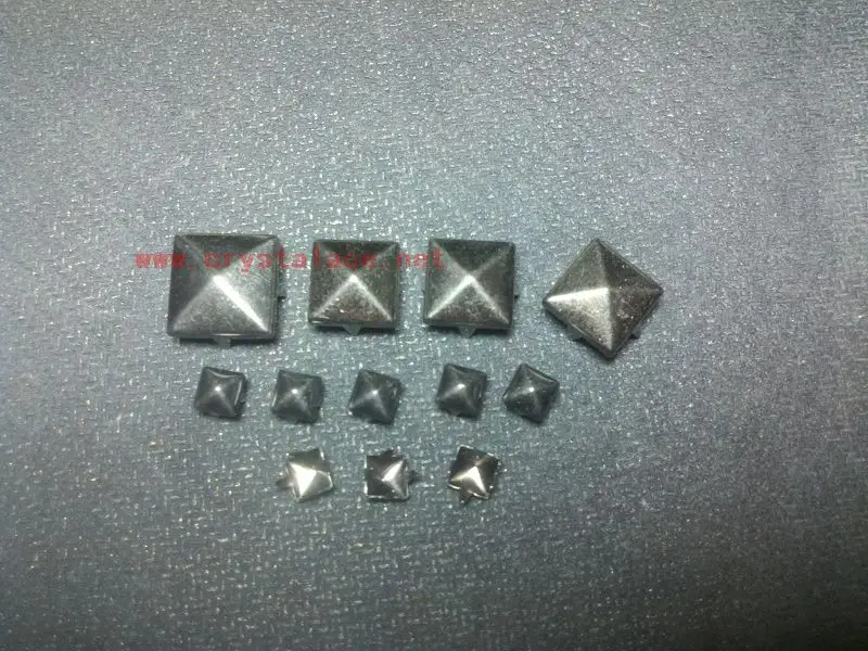 copper prong claw studs.jpg