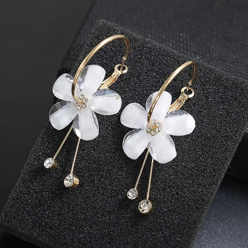 New Arrivals Wholesale White Resin Flower Shape Earrings 5 Petal Transparent Acrylic Flower Hoop Earrings
New Arrivals Wholesale White Resin Flower Shape Earrings 5 Petal Transparent Acrylic Flower Hoop Earrings