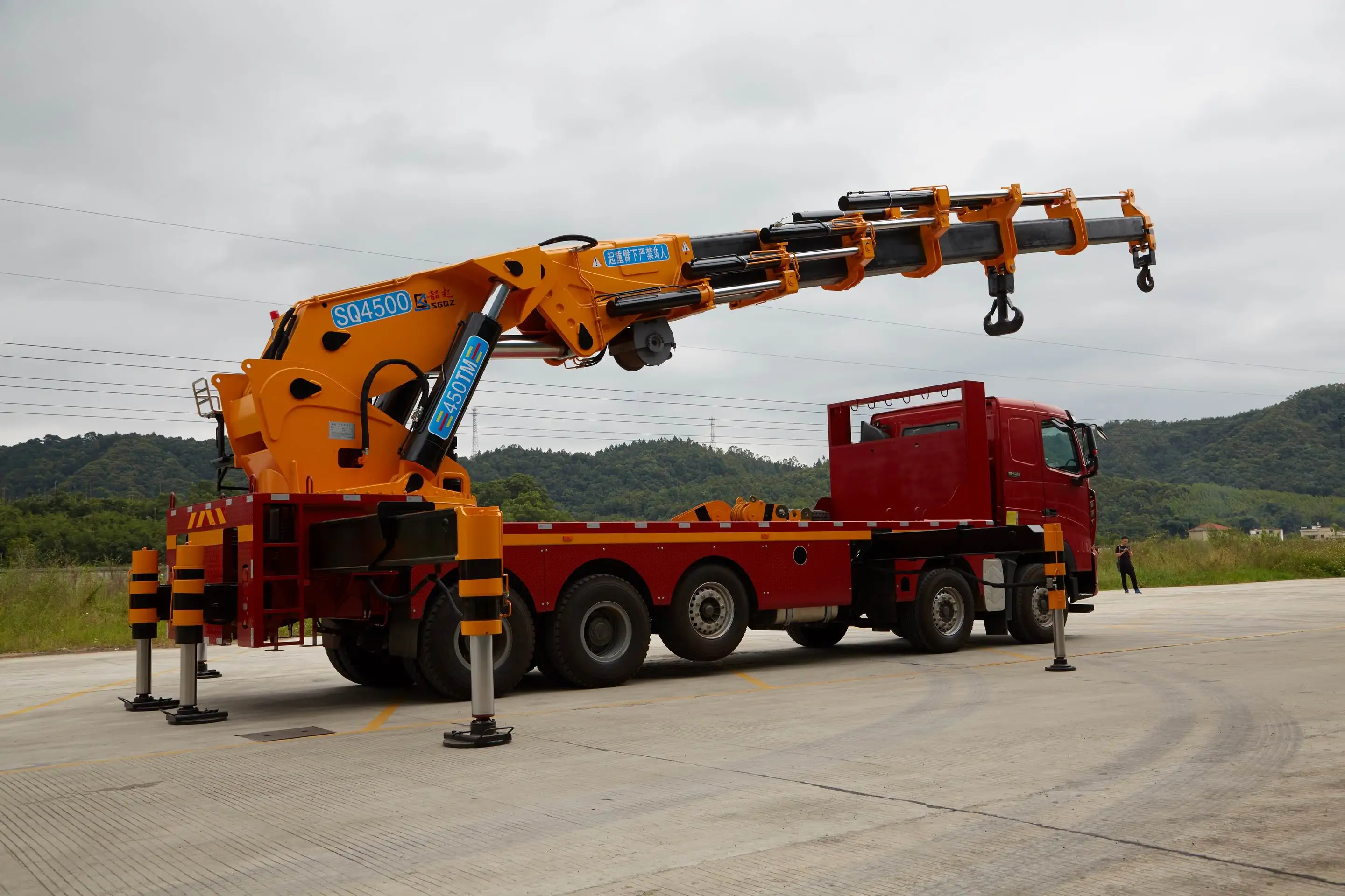 price used telescopic mounted crane truck with 225ton sq4500zb6