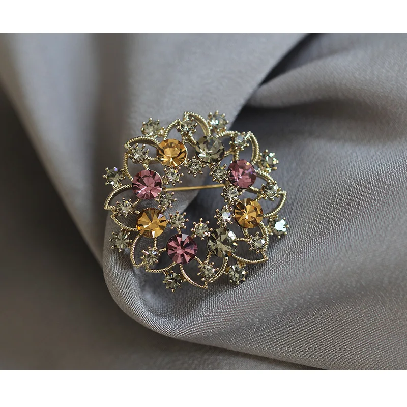 Wholesale Vintage Crystal Flower Wreath Broche Brooch pin Wedding Rhinestone Jewelry, Blue/red/multicolor
Wholesale Vintage Crystal Flower Wreath Broche Brooch pin Wedding Rhinestone Jewelry, Blue/red/multicolor