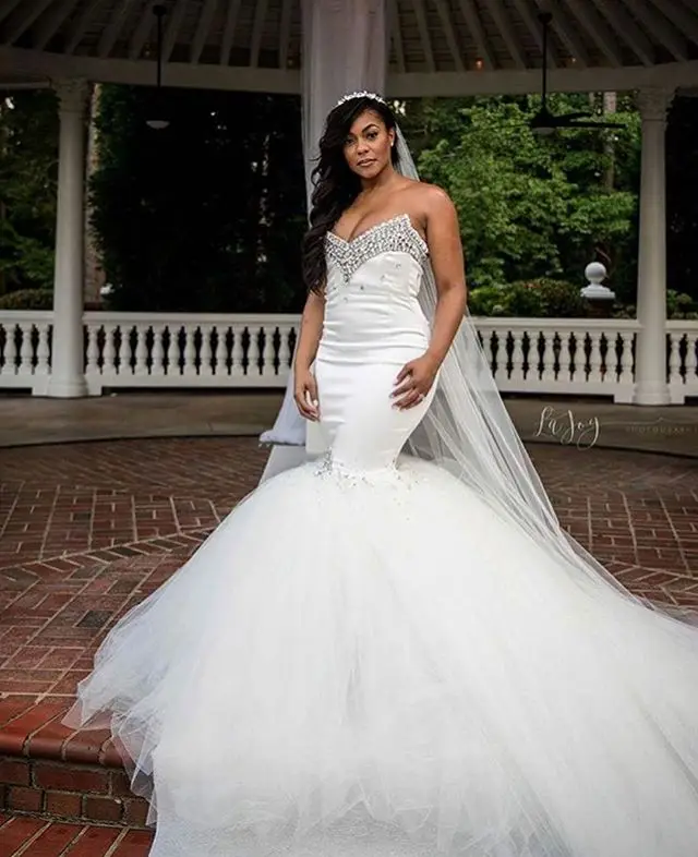 2019 Sweetheart Mermaid Wedding Gowns Beading Rhinestone Court