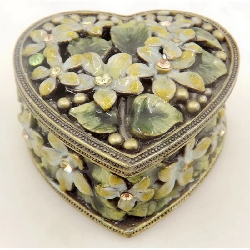 luxury handmade custom heart shaped Russian European style zinc alloy metal jewelry accessories gift box
luxury handmade custom heart shaped Russian European style zinc alloy metal jewelry accessories gift box