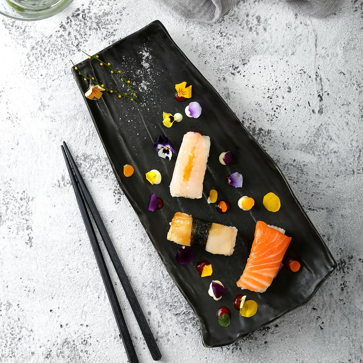 Factory direct wholesale restaurant irregular japanese style restaurant ceramic black and white dishes sushi plate, Black and write
Factory direct wholesale restaurant irregular japanese style restaurant ceramic black and white dishes sushi plate, Black and write