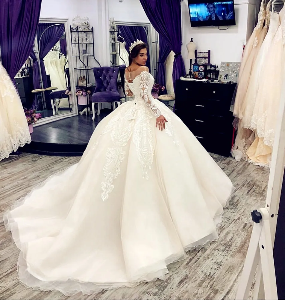 Brand Lace Appliqued Bridal Gowns Scoop Beaded Wedding Dresses Floor Length vestido de noiva Latest Design Bridal Dresses
Brand Lace Appliqued Bridal Gowns Scoop Beaded Wedding Dresses Floor Length vestido de noiva Latest Design Bridal Dresses