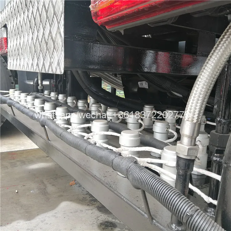 bitumen sprayer truck (7).jpg