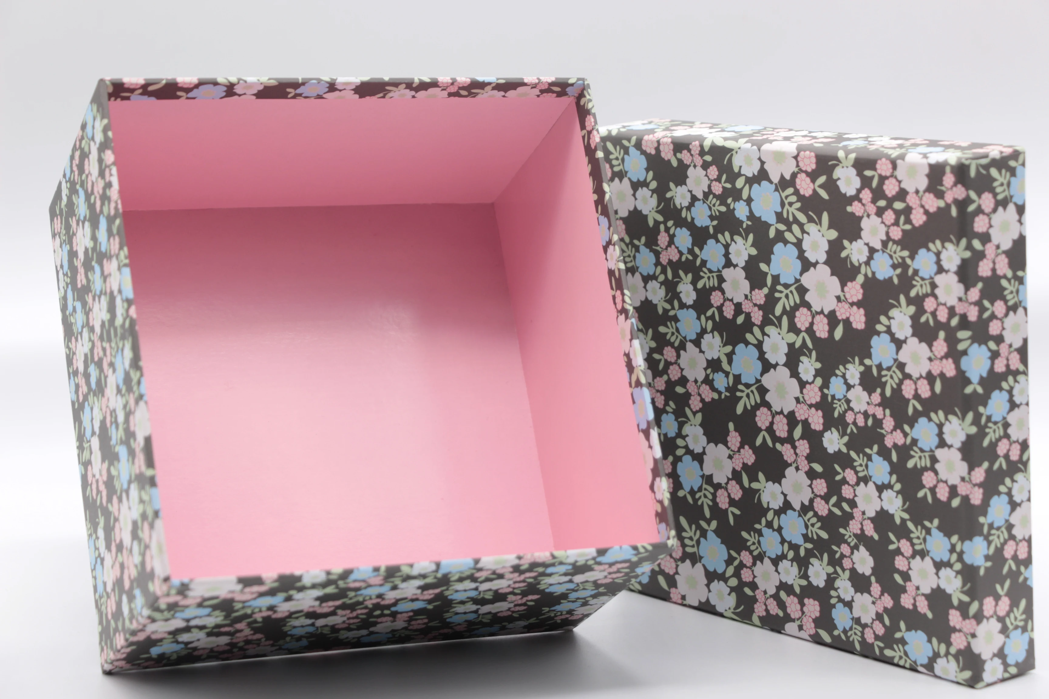 customized beautiful paper box for packing gift