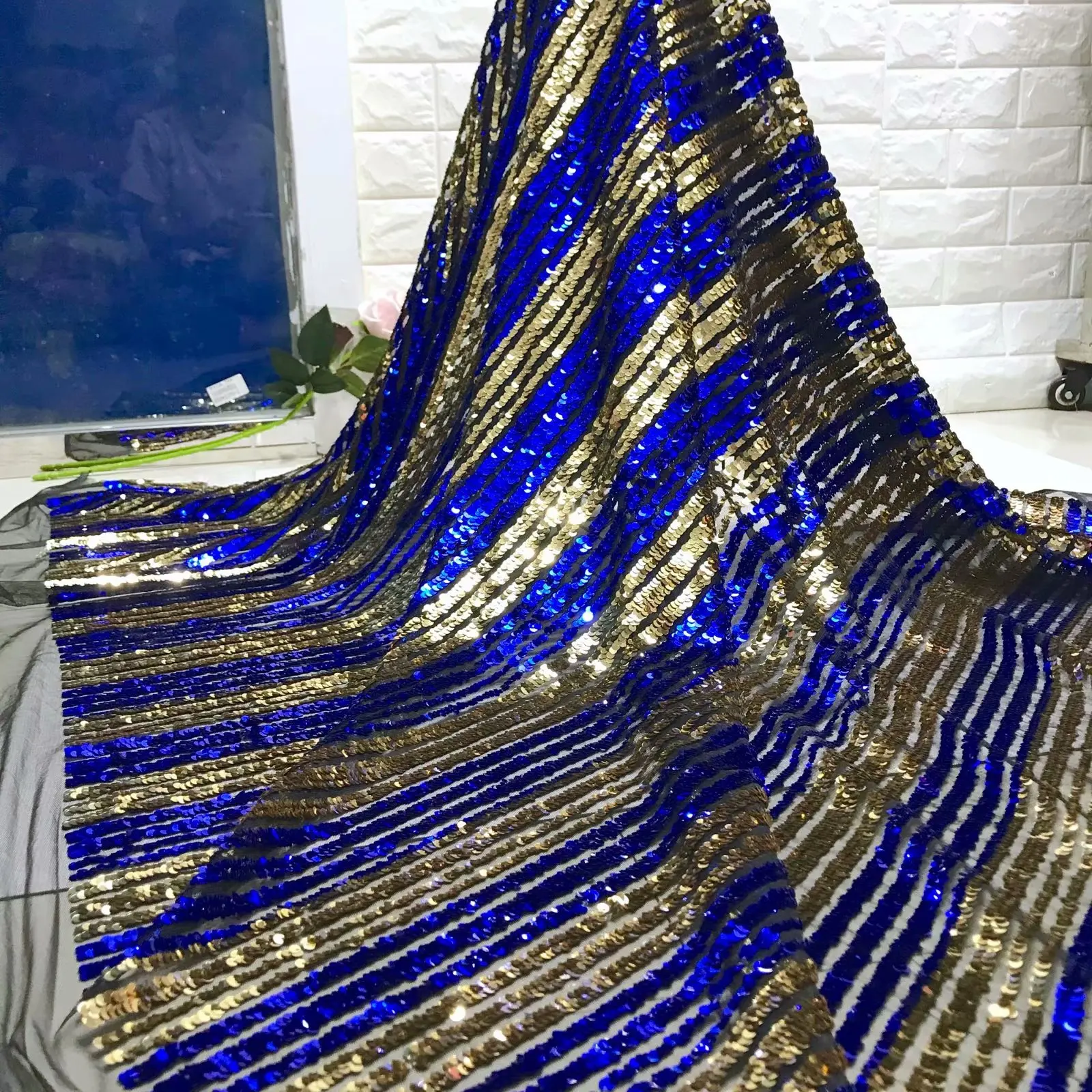 Beautifical embroidered wedding dress soft sequins lace fancy tulle fabric ML5N576, Can be customized
Beautifical embroidered wedding dress soft sequins lace fancy tulle fabric ML5N576, Can be customized