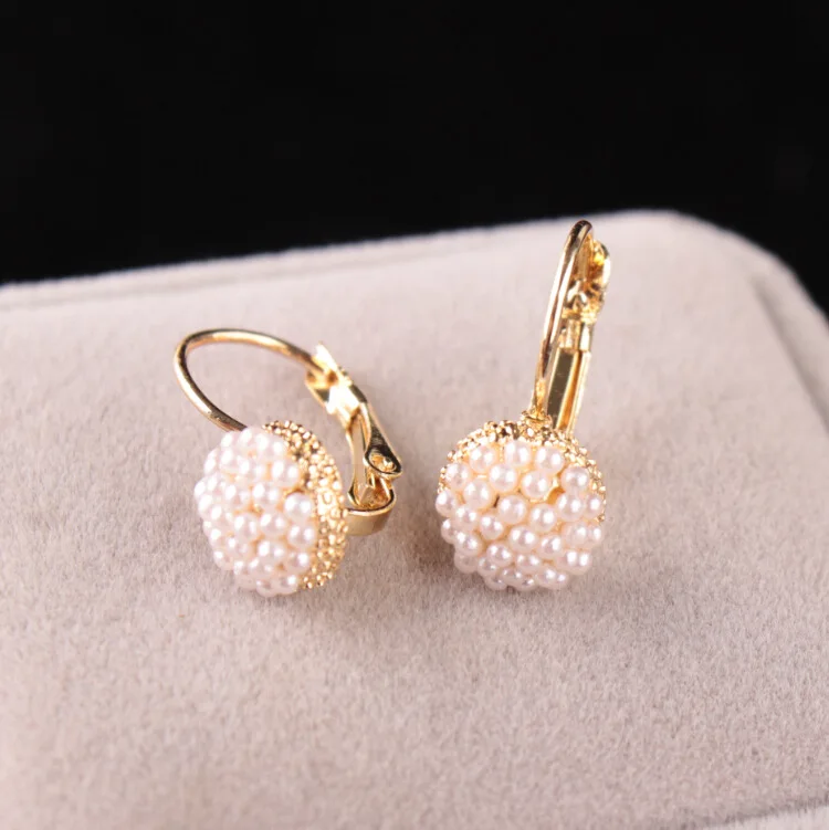 hot selling fashion type jewelry gold color small pearls earring for girl charm earrings
hot selling fashion type jewelry gold color small pearls earring for girl charm earrings