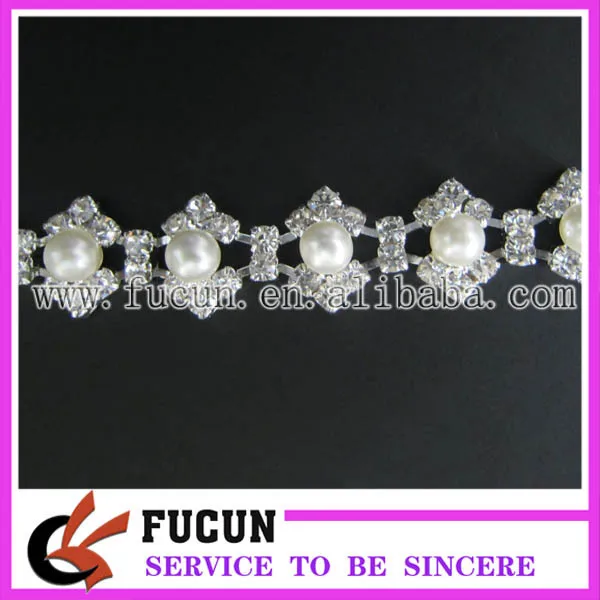 wholesale rhinestone chain trim with pearls for clothing.jpg