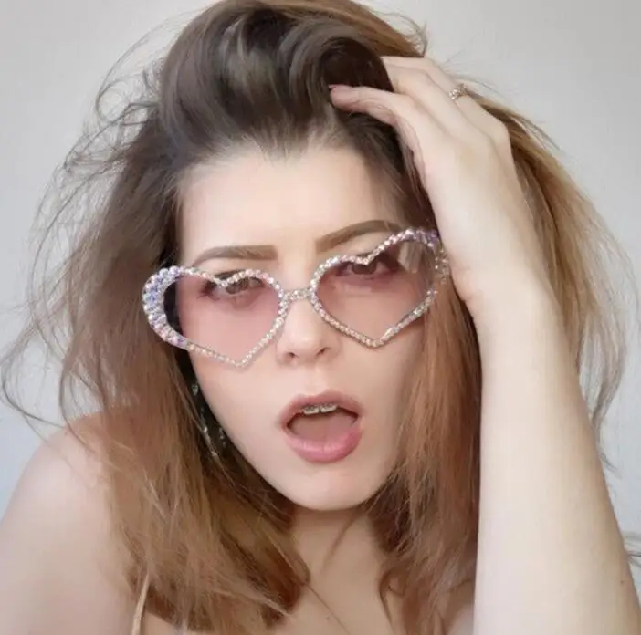 Vintage Heart Sunglasses Women Fashion Luxury Rhinestone Decoration Clear sunglasses
Vintage Heart Sunglasses Women Fashion Luxury Rhinestone Decoration Clear sunglasses
