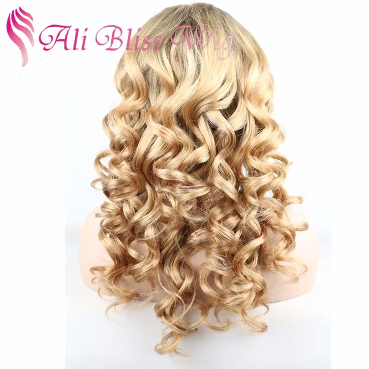 Envío gratis 24 pulgadas de largo cabello humano brasileño Ombre Color dos tonos Raíces marrón claro 613 pelucas llenas del cordón rizadas rubias para mujeres blancas (1) .jpg