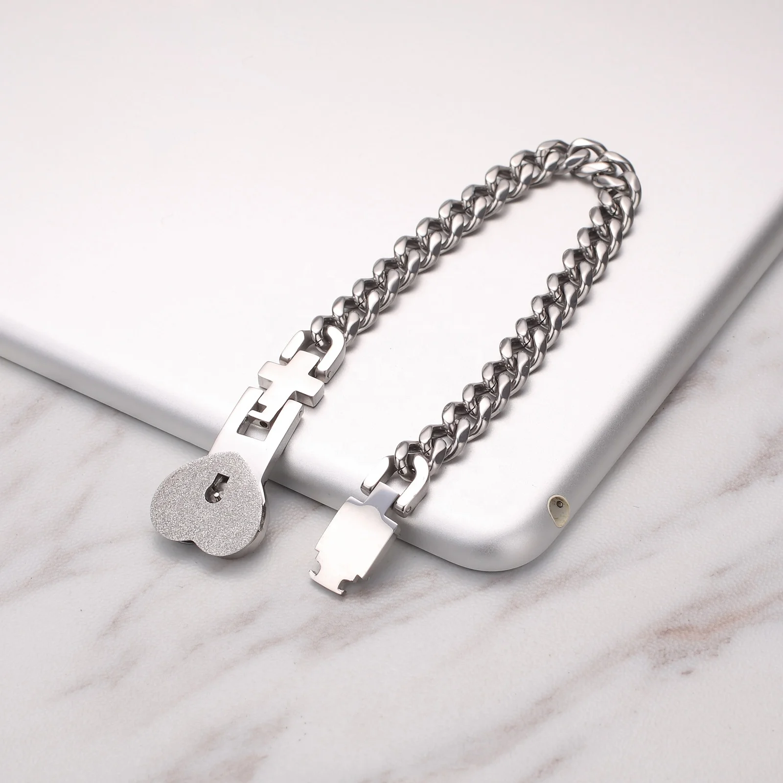 Loftily Chain Link with Concentric Lock stainless steel Charm Bracelets for Couple Men women unisex, Silver
Loftily Chain Link with Concentric Lock stainless steel Charm Bracelets for Couple Men women unisex, Silver