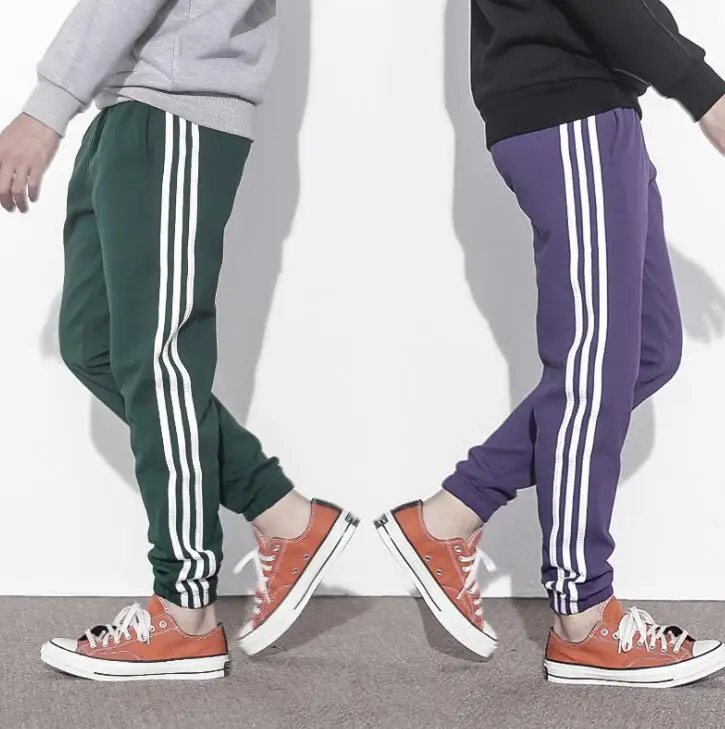 WIIPU Jogging Loose three stitching hit color movement beam foot pants trendy teen sports trousers
WIIPU Jogging Loose three stitching hit color movement beam foot pants trendy teen sports trousers