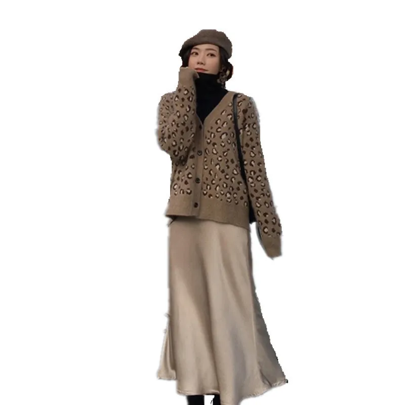 hot sell women Leopard print casual knit cardigan with button V-neck loose sweater top
hot sell women Leopard print casual knit cardigan with button V-neck loose sweater top